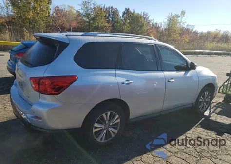 2017 Nissan Pathfinder S z USA, uszkodzony, nr VIN 5N1DR2MN0HC673515